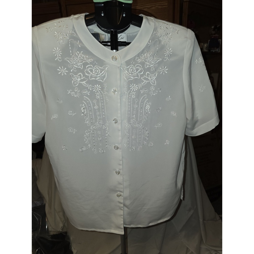 Kathy Che Vintage 80s Blouse, Short Sleeves, Floral Embroidery  Front And...